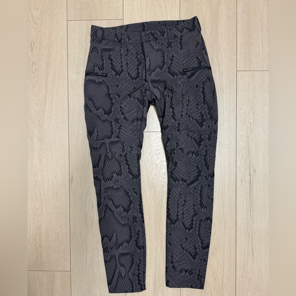 XS Burton Women’s IVY Under The Boot Snowboard Ski Snow Pants Python